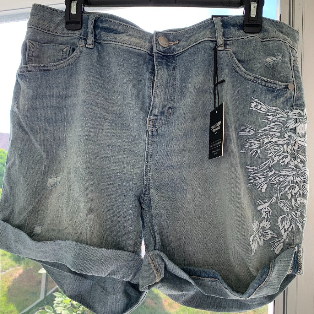 BRAND NEW: Simply Vera Vera Wang Mid Rise Jean Shorts